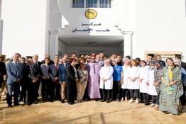 Image du Maroc Professionnelle de  Sa Majesté le Roi Mohammed VI, pose pour une photo souvenir après l'inauguration d'un deuxième Centre d'addictologie à Tanger, le 7 Juin 2018. (Photo/ SPPR) via Jalilbounhar.com 